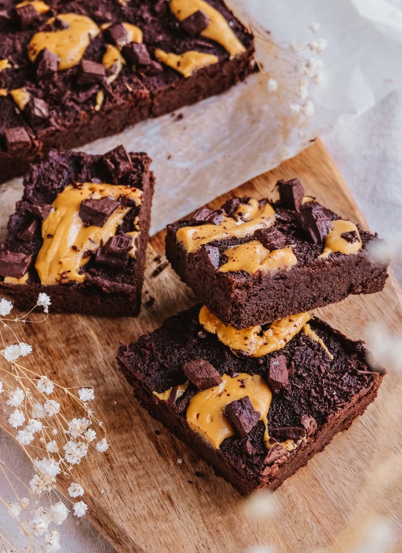 Peanut Butter Brownies / How to make Peanut butter brownies / Topping Choices / Storing Options / Hallstromhome