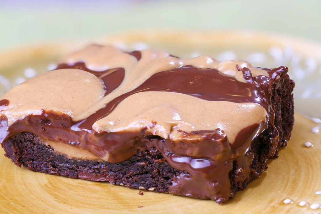 Peanut Butter Brownies / How to make Peanut butter brownies / Topping Choices / Storing Options / Hallstromhome 