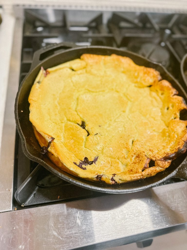 Blueberry Dutch Babies with Buttermilk Syrup/ dutch babies/ german pancakes/ breakfast food/easy breakfast