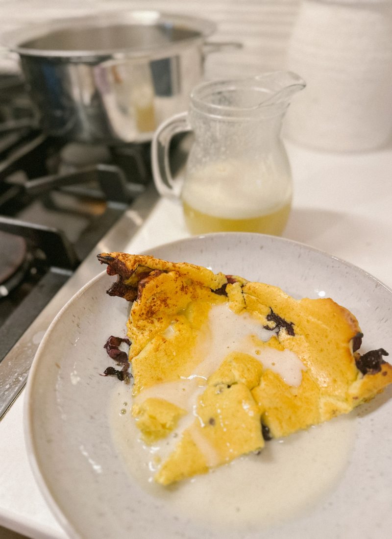 Blueberry Dutch Babies with Buttermilk Syrup/ dutch babies/ german pancakes/ breakfast food/easy breakfast