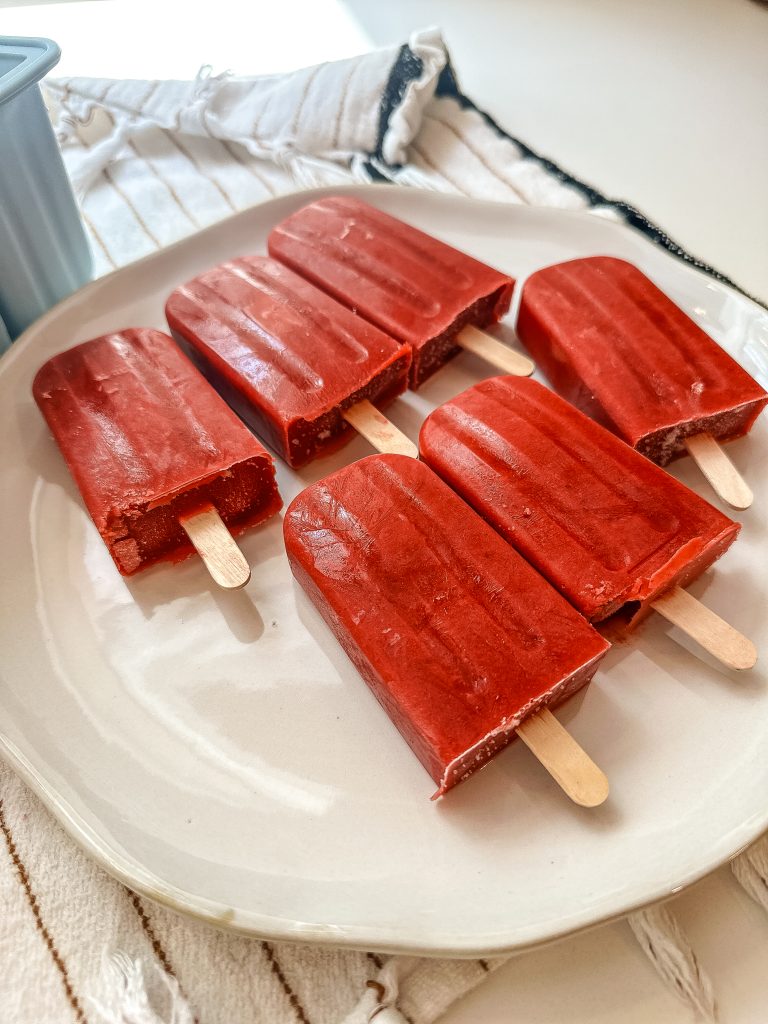 Strawberry Coconut Popsicle/ strawberry popsicle/ summer treat/ summer recipes/ easy recipes/ kids popsicle/ healthy popsicle