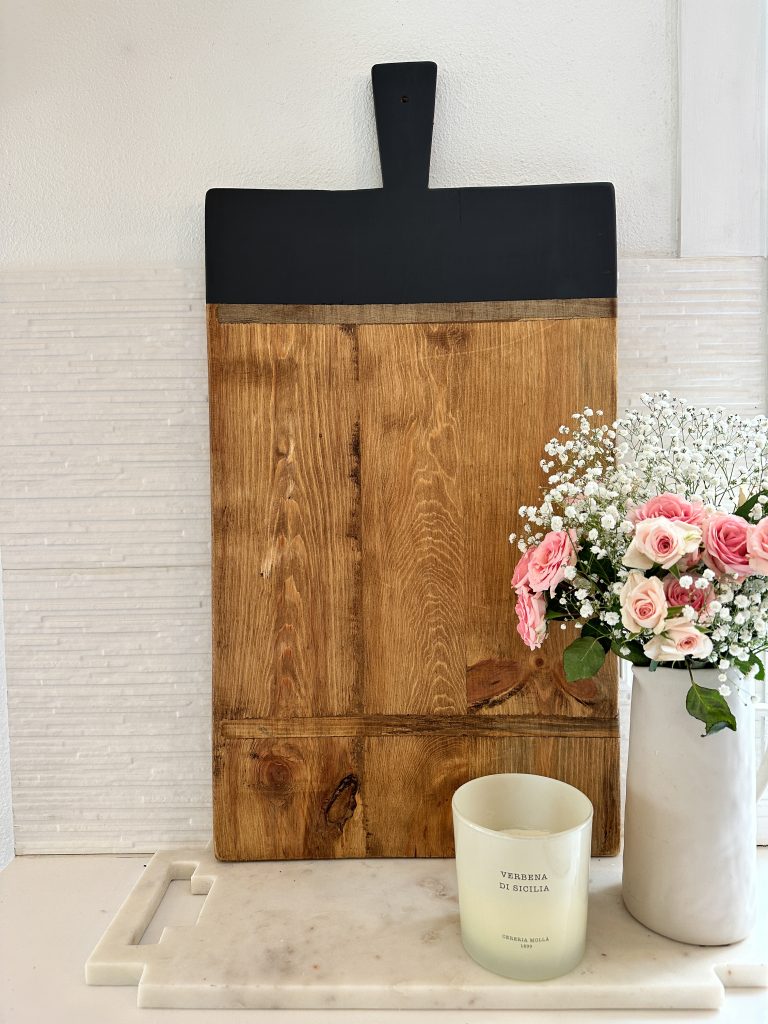 Simple Modern Farmhouse Kitchen/modern farmhouse/easy decor/farmhouse decor/loloi rugs/simple home/simple living/lavant cleaner/cutting board/mushroom decor