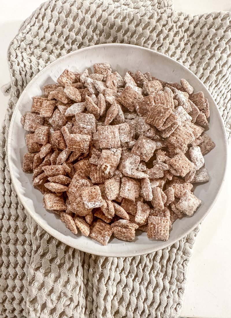 Pumpkin Spice Muddy Buddies/easy recipes/pumpkin spice/ fall recipes/pumpkin spice recipes/puppy chow/pumpkin pie/fall time/hallstromhome