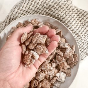 Pumpkin Spice Muddy Buddies/easy recipes/pumpkin spice/ fall recipes/pumpkin spice recipes/puppy chow/pumpkin pie/fall time/hallstromhome