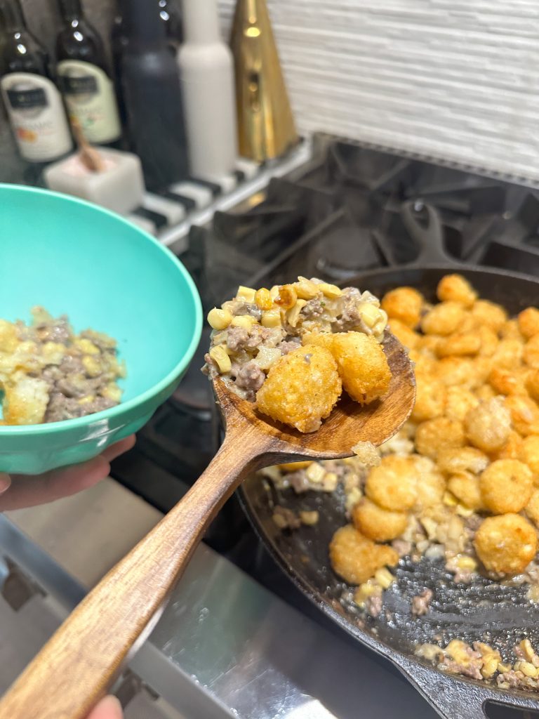 Easy Tater Tot Casserole/easy dinner/casserole dinner/easy casserole/dinner for a crowd/quick dinners/quick meals/hallstromhome