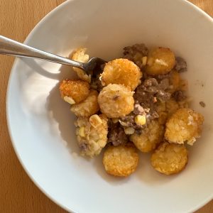 Easy Tater Tot Casserole/easy dinner/casserole dinner/easy casserole/dinner for a crowd/quick dinners/quick meals/hallstromhome