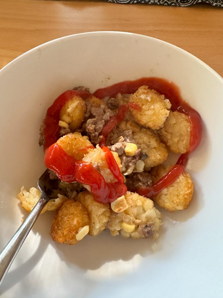 Easy Tater Tot Casserole/easy dinner/casserole dinner/easy casserole/dinner for a crowd/quick dinners/quick meals/hallstromhome