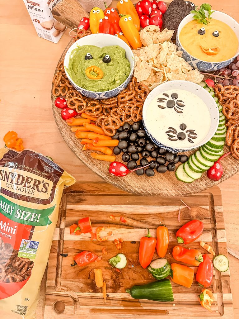 Halloween Spooky Snack Board/Halloween food/Halloween party/charcuterie board/easy dinner/hallstromhome