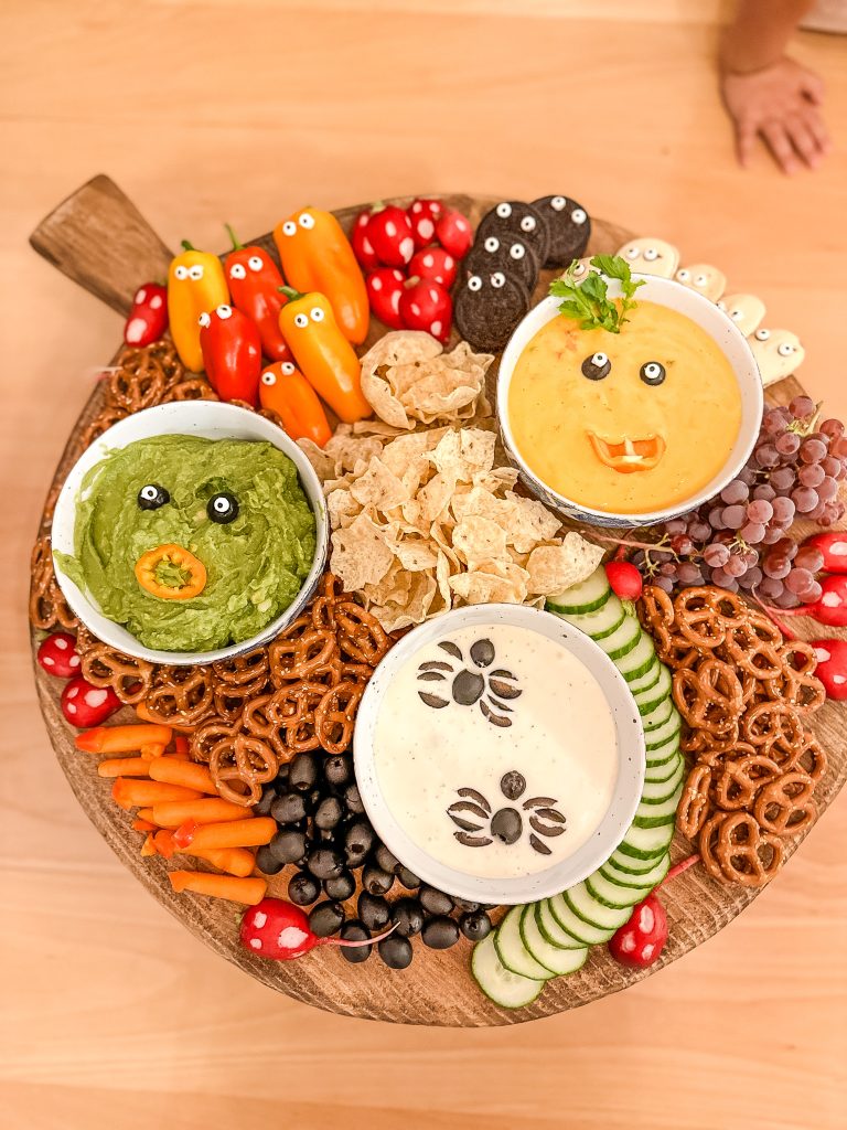 Halloween Spooky Snack Board/Halloween food/Halloween party/charcuterie board/easy dinner/hallstromhome
