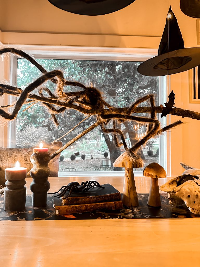 Spooky Halloween Table Setting/halloween table/holiday decor/spooky halloween/fall decor/table setting/table decor/halloween party/party decor/party table/hallstromhome