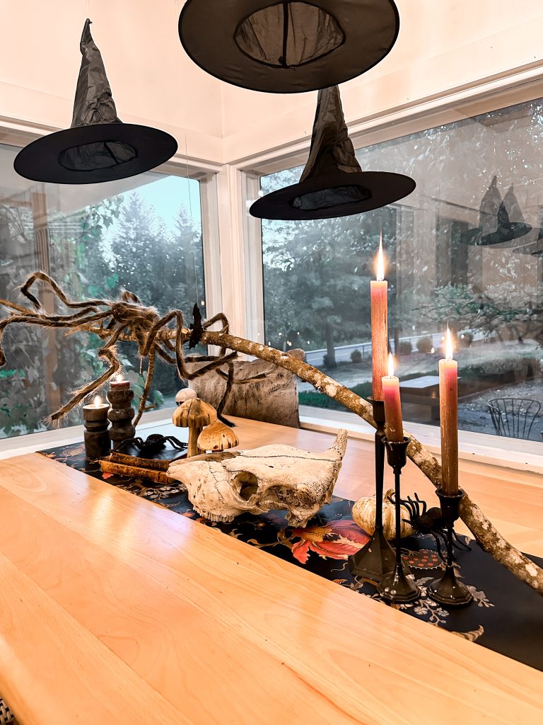 Spooky Halloween Table Setting/halloween table/holiday decor/spooky halloween/fall decor/table setting/table decor/halloween party/party decor/party table/hallstromhome