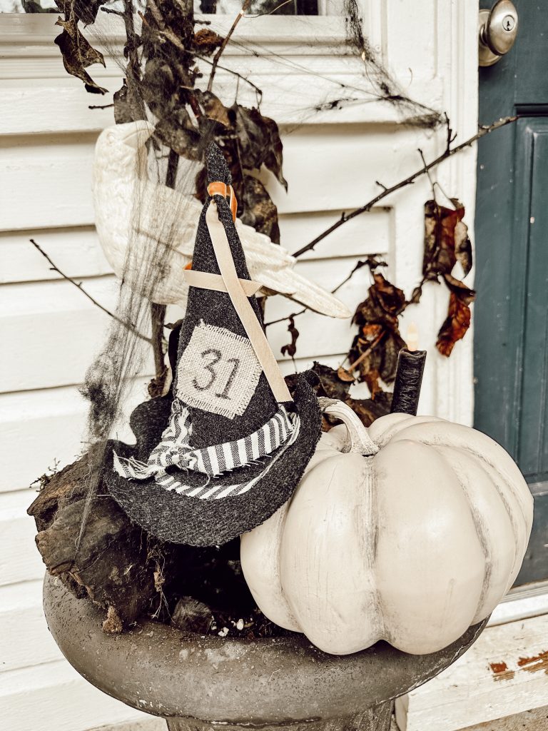 Spooky Halloween Porch/halloween porch/shabby chic halloween/pumpkin decor/creepy halloween/cute halloween/halloween party/party decor/farmhouse halloween/Hallstrom Home