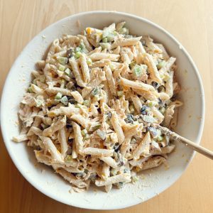 Chicken Pasta Salad /easy dinner/easy lunch/pasta salad/chicken lunch/pasta/kids lunch/party food/hallstromhome