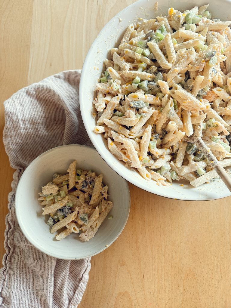 Chicken Pasta Salad /easy dinner/easy lunch/pasta salad/chicken lunch/pasta/kids lunch/party food/hallstromhome