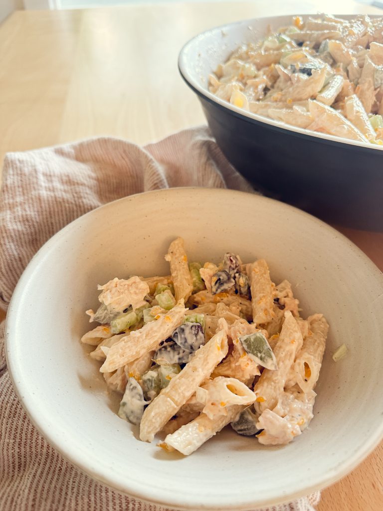 Chicken Pasta Salad /easy dinner/easy lunch/pasta salad/chicken lunch/pasta/kids lunch/party food/hallstromhome