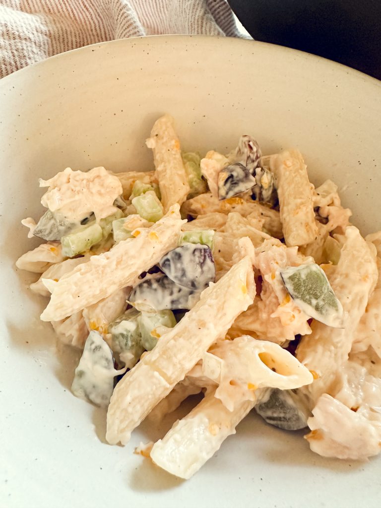 Chicken Pasta Salad /easy dinner/easy lunch/pasta salad/chicken lunch/pasta/kids lunch/party food/hallstromhome