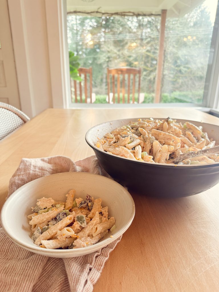 Chicken Pasta Salad /easy dinner/easy lunch/pasta salad/chicken lunch/pasta/kids lunch/party food/hallstromhome